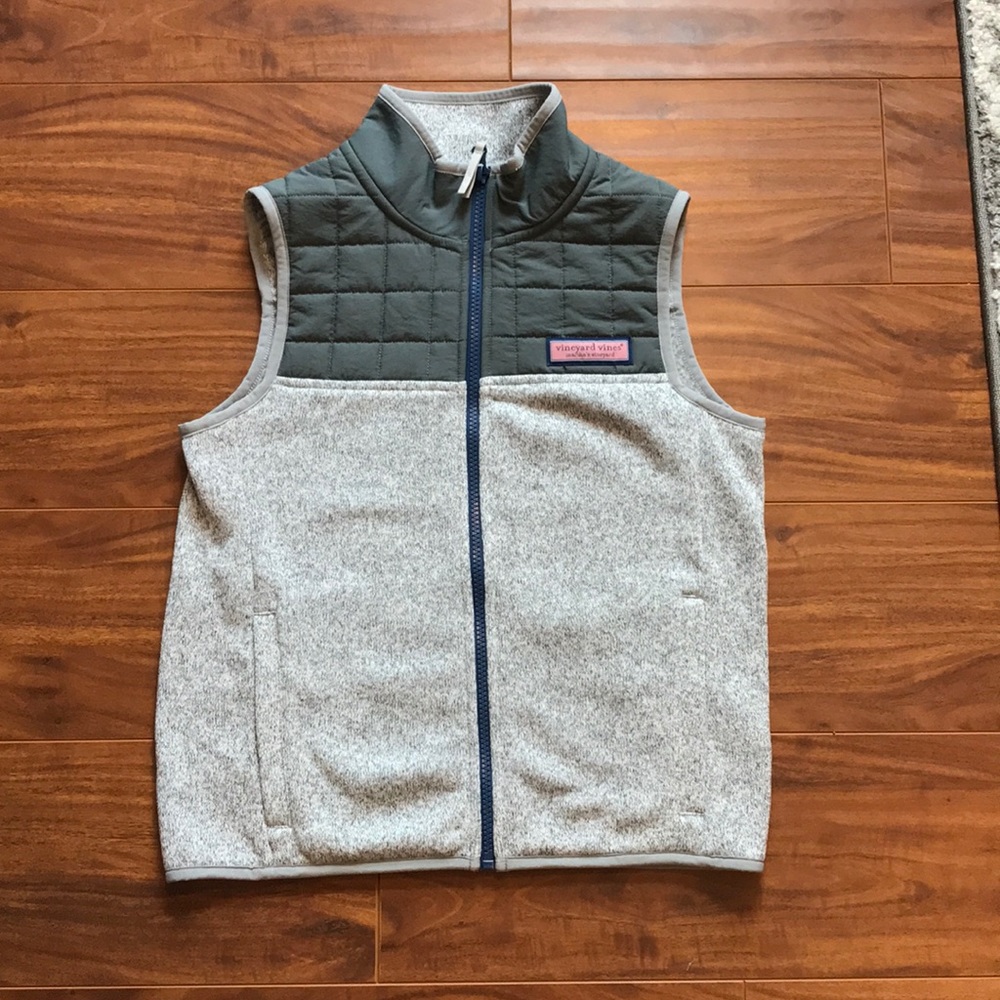 Boys gray vineyard vines vest fleece size s (8-10)